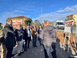 El alcalde de Torrelavega, Lopez Estrada, satisfecho de la construcción de una pasarela peatonal y ciclista junto al Puente de la Barca unirá Barreda y Viveda