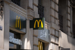 El Ayuntamiento autoriza la instalación de un McDonald`s en el Mercado de Puertochico
