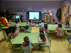 El Ayuntamiento inicia el programa de actividades en el huerto escolar