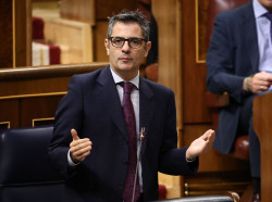 El bando socialista,Bola&ntilde;os, exige negociar el CGPJ con un interlocutor que no sea  Feij&oacute;o,  pues que negocie con Bruselas