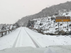 El Cabildo de Tenerife vuelve a cerrar los accesos al Teide por hielo y nieve