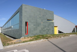 El centro de ocio Playa Dorada de Noja cobrar&aacute; solo la segunda mitad del a&ntilde;o a sus abonados