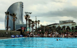 El CN Barcelona acoge un gran show del equipo español de natación artística previo al Mundial