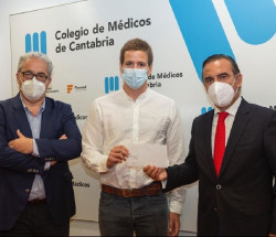 El Colegio de M&eacute;dicos de Cantabria entrega al dermat&oacute;logo I&ntilde;igo Navarro el I premio al Mejor Expediente MIR