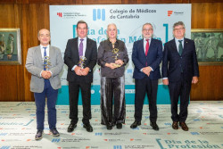 El Colegio de Médicos premia a Julio Pascual, José Ramón Pinedo y Pilar Guillén por su trayectoria profesional