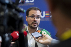 El comunista Garz&oacute;n se nos mete a jurista y afirma con la ley en la mano" se podr&iacute;a haber evitado  la reducci&oacute;n de condena a un miembro de `La Manada`