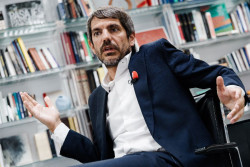 El comunista Urtasun llama  a Feij&oacute;o incompetentei y a&ntilde;ade "No puede gobernar"