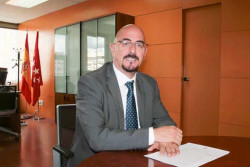 El consejero de Sanidad Pascual, dice que la protonterapia de Valdecilla inicia una fase con una obra "muy compleja", que debe compaginar la instalación con la actividad asistencial