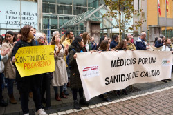 El consejero de. Sanidad Pesquera sigue negociando con el Sindicato de Médicos con el chantaje de la huelga