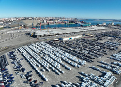 El consejo portuario de Cesar Díaz formaliza un convenio con el Ayuntamiento de Gema Igual para acondicionar el Malecón Sur de la Dársena de Puertochico,
