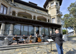 El conservatorio Ataúlfo Argenta celebra un concierto de Navidad en Valdecilla