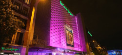 El Corte Ingl&eacute;s ilumina sus fachadas de rosa en apoyo a la investigaci&oacute;n y la lucha contra el c&aacute;ncer de mama