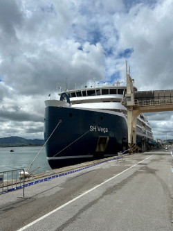 El crucero de lujo SH Vega escala por primera vez en el Puerto de Santander