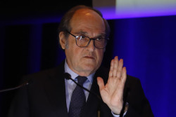 El Defensor del Pueblo, nombrado por Sanchez, reclama a Almeida y a Aena afrontar la situaci&oacute;n de las personas que pernoctan en Barajas