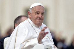 El empeoramiento de s&iacute;ntomas respiratorios y anal&iacute;ticas del Papa, signos de que la neumon&iacute;a es "grave", seg&uacute;n neum&oacute;loga