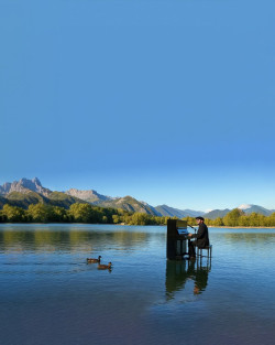 El espectáculo del piano flotante vuelve a Cantabria en agosto con una gira de música cubana