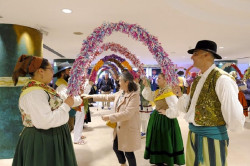 El folclore cántabro y la diversidad cultural europea se fusionan este viernes en el Palacio de Festivales