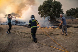 El fuego ha arrasado alrededor de 30.000 hect&aacute;reas en toda Espa&ntilde;a y se cobra la vida de dos personas