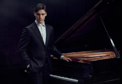 El ganador del XX Concurso de Piano de Santander, Jaeden Izik-Dzurko, inicia una gira de conciertos por Espa&ntilde;a