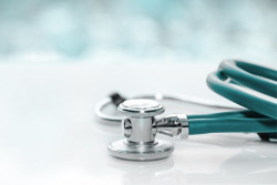  El Gobierno contrata a 200 profesionales sanitarios extranjeros para atender la crisis