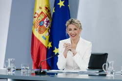 El Gobierno da luz verde a la rebaja de jornada, el proyecto `estrella` de D&iacute;az para esta legislatura