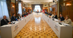 El Gobierno destina 11.600 euros al servicio de traducci&oacute;n de las lenguas cooficiales en la Conferencia de Presidentes