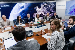 El Gobierno pone en marcha dos grupos para dispersar la responsabilidad del apag&oacute;n