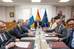 El Gobierno  repartir&aacute; 2.500 menores inmigrantes por las CCAA y Catalu&ntilde;a anuncia que no