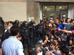 El golpe de Estado del  1-O en Barcelona mantiene a 65 polic&iacute;as investigados y los golpistas en la calle indultados 
