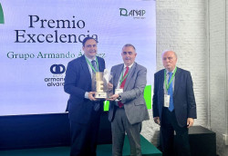 El Grupo Armando Álvarez recibe el premio `Escultura a la Excelencia`