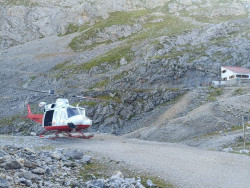  El helic&oacute;ptero evacua a un monta&ntilde;ero indispuesto del Caset&oacute;n de Andara donde pas&oacute; la noche