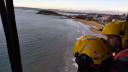 El helicóptero localiza herido cerca de Los Molinucos a un bañista que había desparecido