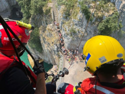 El helic&oacute;ptero rescata a una joven de 31 a&ntilde;os tras sufrir una indisposici&oacute;n en el Faro del Caballo y lo lleva al aeropuerto