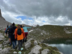 El helic&oacute;ptero rescata a una monta&ntilde;era tras sufrir una ca&iacute;da en Picos de Europa y la lleva al aeropuerto Seve