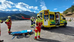 El helicóptero traslada a un madrileño con posible lesión medular al aeropuerto de Seve
