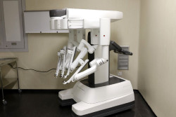 El Hospital Valdecilla alcanza las 5.000 cirugías robóticas con el sistema Da Vinci