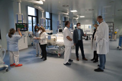  El Hospital Valdecilla inaugura la nueva UCI Covid, con 18 camas m&aacute;s