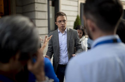 El juez archiva la causa contra Errej&oacute;n por agresi&oacute;n sexual hasta que la abogada de Mouli&aacute;a regrese de su baja m&eacute;dica