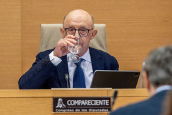 El juez del caso Montoro pide a Hacienda analizar movimientos bancarios que revelan abonos de 673.500 euros de gasistas