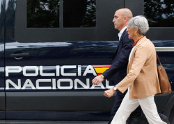 El juez que investiga el beso de Rubiales a Hermoso cita a tres jugadoras de la Selecci&oacute;n y a dos peritos