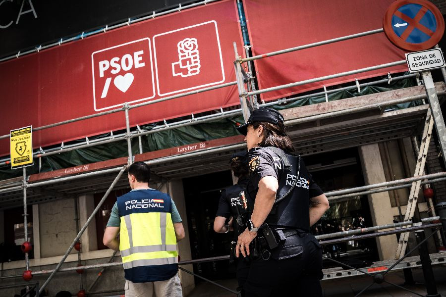 El juez ubica la "trama" para "desestabilizar" causas sobre el PSOE a partir del periodo de reflexi&oacute;n de S&aacute;nchez
