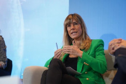 El juez,¡pobre juez! cita a Begoña Gómez, mujer del presidente Sánchez , a declarar como imputada  el 5 de julio