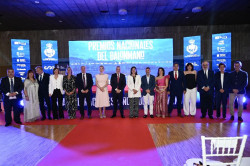 El jugador Álex Dujshebaev, el árbitro García Olavarrieta y el Grupo Los Pasiegos, premios de balonmano