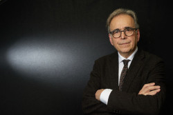 El ministro Subirats contradice a S&aacute;nchez y pide una consulta para la independencia
