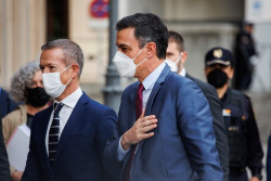 El moderador S&aacute;nchez propone -dos medidas in&eacute;ditas-, la obligatoriedad de las mascarillas en exteriores  y al ejercito para disimular el desgobierno