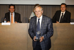 El neurólogo cántabro José Ángel Berciano, premiado por la SEN por su labor científica