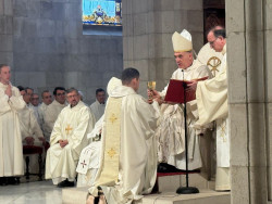 El obispo ordena sacerdote al joven Blandón al que invita a vivir el ministerio "transparentando la bondad de Dios"