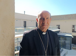 El obispo subraya que la Mezquita "es la joya de la corona" y "aporta mucho bien espiritual y econ&oacute;mico"