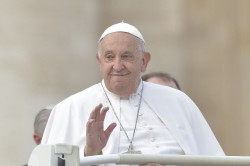 El Papa Francisco ser&aacute; dado de alta ma&ntilde;ana domingo tras seis semanas ingresado en el Hospital Gemelli de Roma