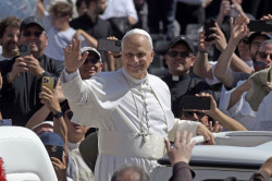 El Papa llama a ejercer justicia para "tantos pa&iacute;ses y pueblos" cuyas condiciones de vida son "injustas e inhumanas"